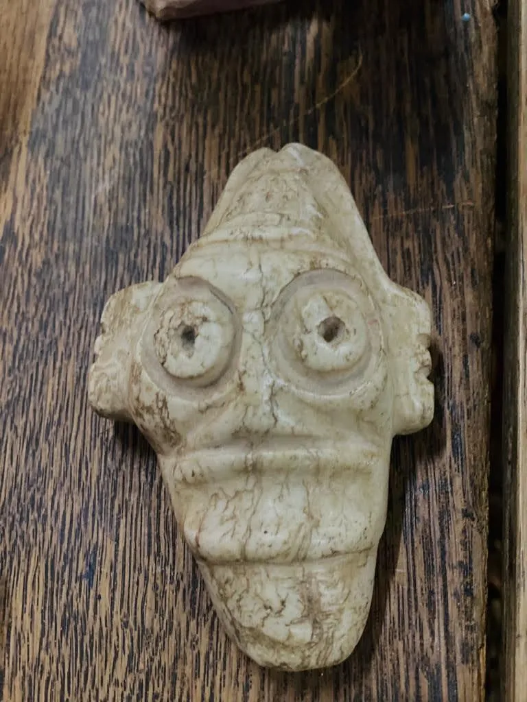 FIGURA ETNICA CARA MARMOL TALLADO 04