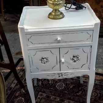 MESITA DE LUZ CANDY medidas : 0.40.X 0.30 Alt.0.70 mt