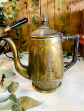 CAFETERA DE BRONCE ORIENTAL CON TRAMA (CBOT)