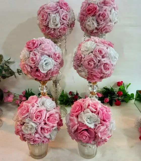 ESFERA  DE FLORES  ROSA Y BLANCA diam 18 cm