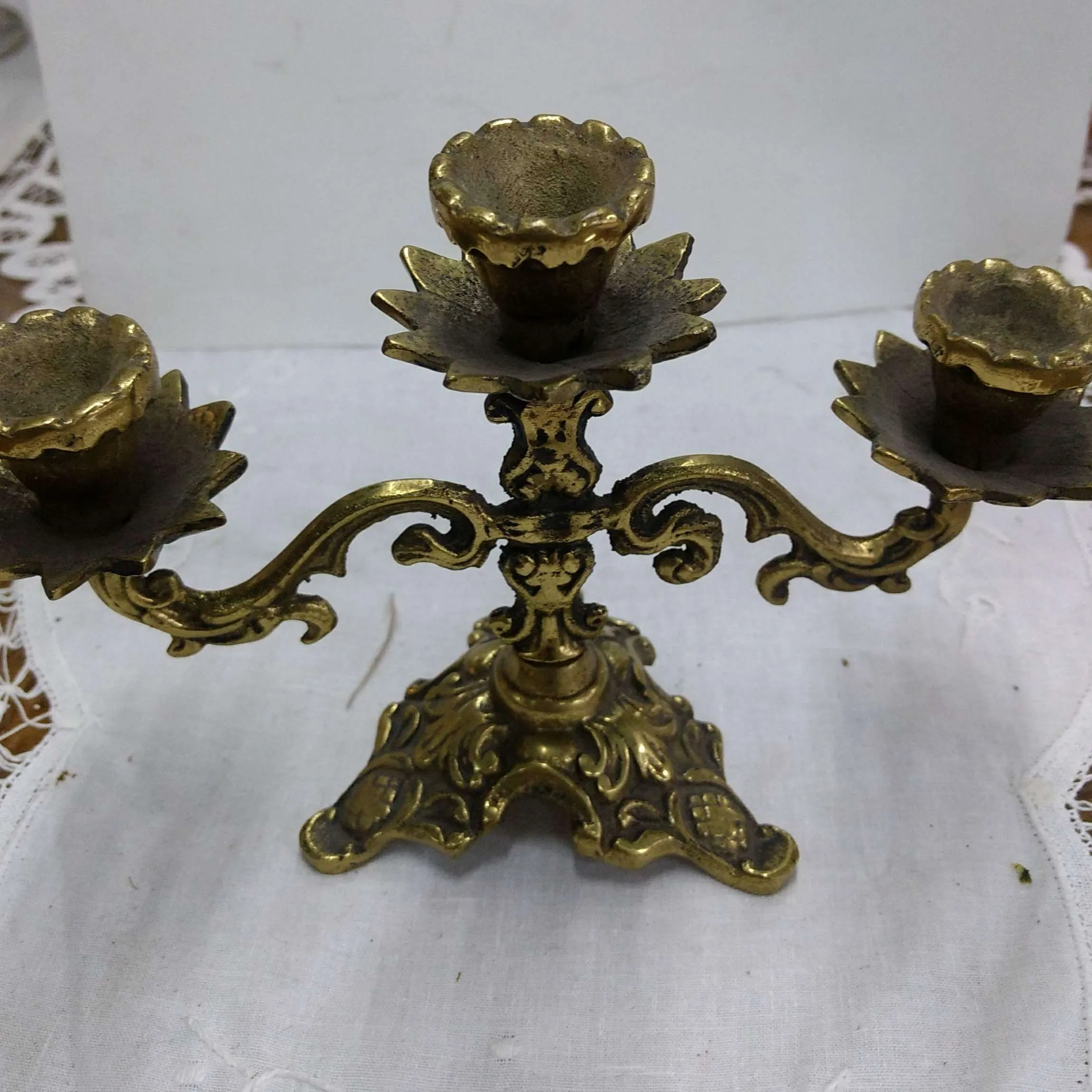 Candelabro bronce 3 velas .Alt 12 cm (CB3)