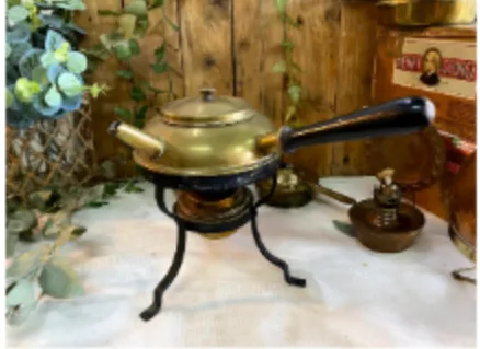 TETERA DE BRONCE CON MECHERO Y PIE DE HIERRO (TBM)