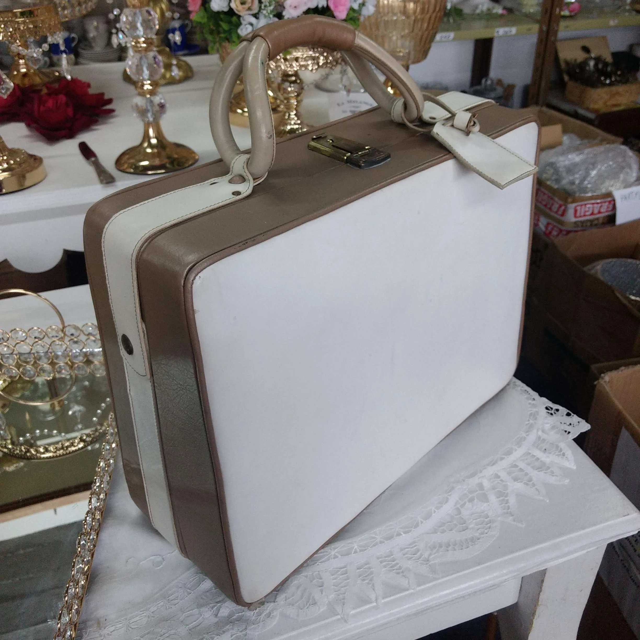 MALETIN VINTAGE BLANCO Y BEIGE "SUSANA" 0.40 X 0.30 ALT  prof. 0.12 mt