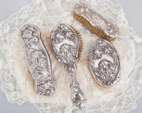 JUEGO DE CEPILLOS Y ESPEJO  ART NOUVEAU  4 PIEZAS PLATA ANTIQUE