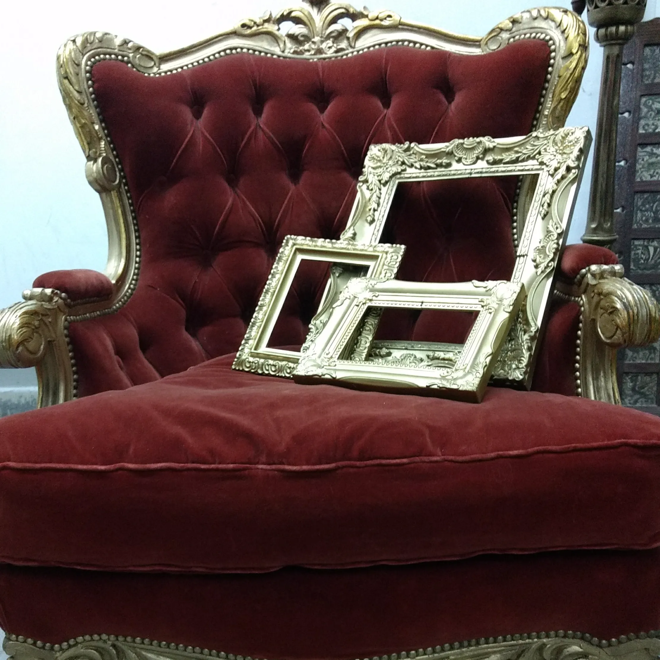 SILLON  1 CUERPO  "BOHEME" LUIS XV  PANA ROJA CAPITONEE  