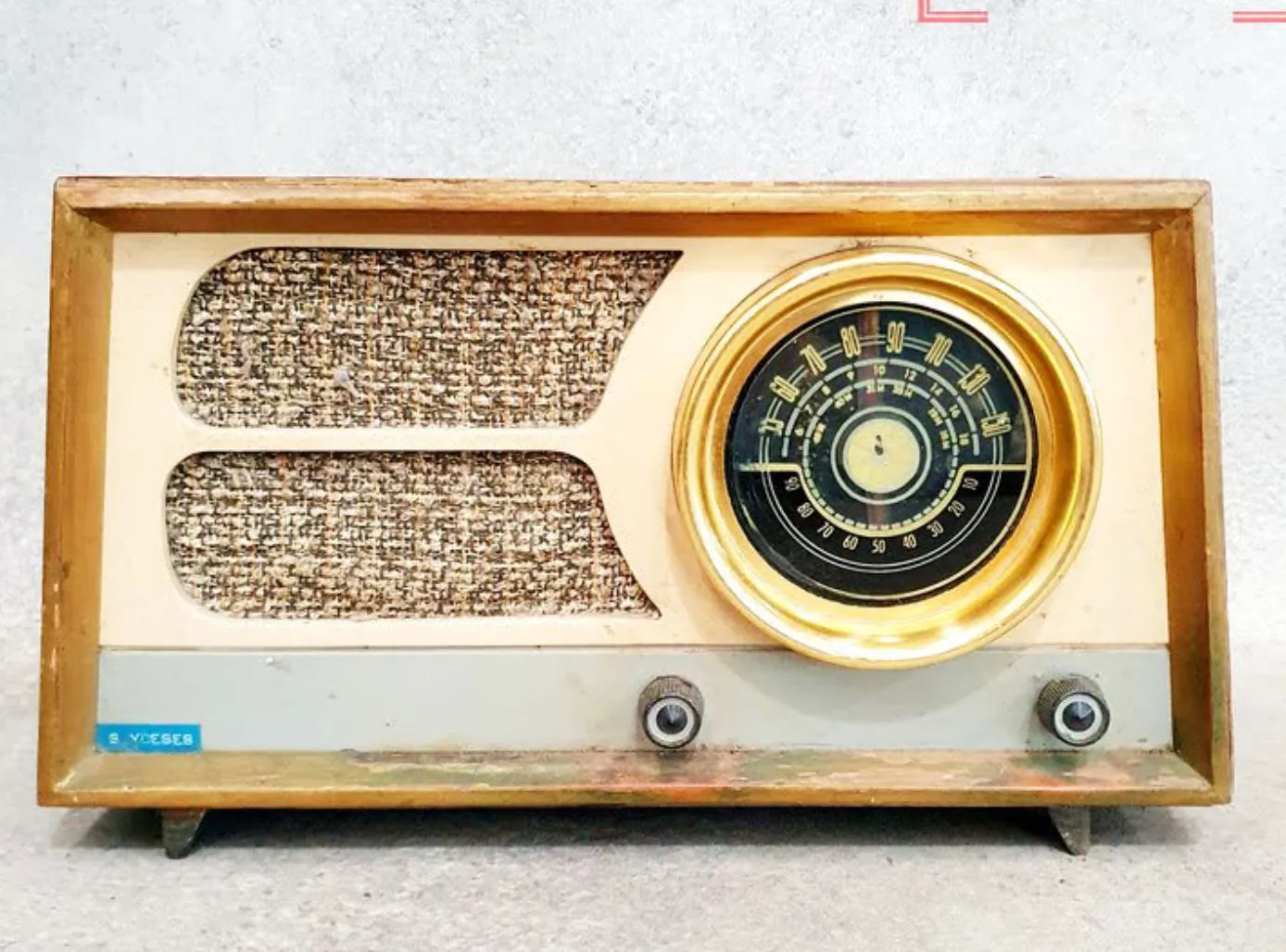 RADIO RETRO CAJA ROBLE  "VICTORIA"   40 X  18 CM ALTO 25 CM 