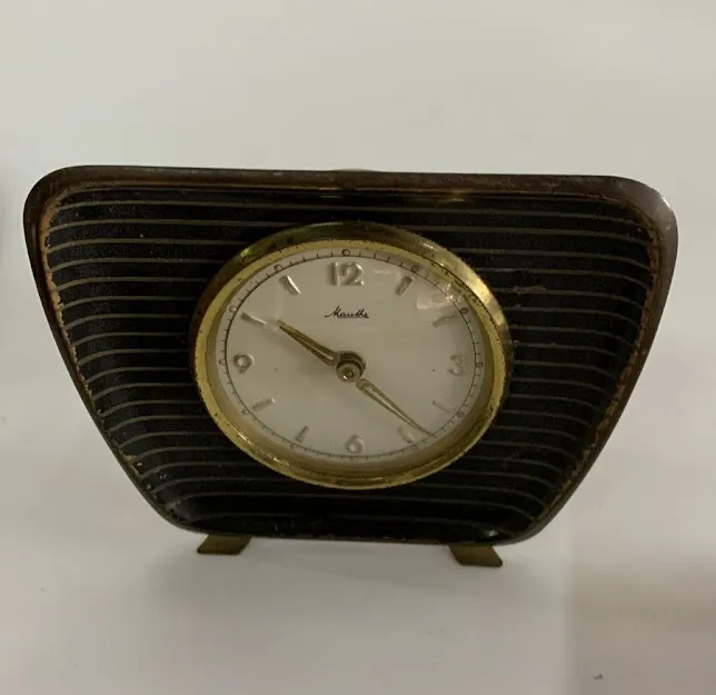 RELOJ RETRO NEGRO " MAUTHE"