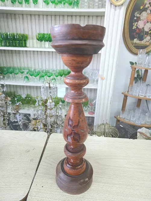CENICERO DE PIE MADERA LABRADA  .ALT. 52  BASE 15 CM