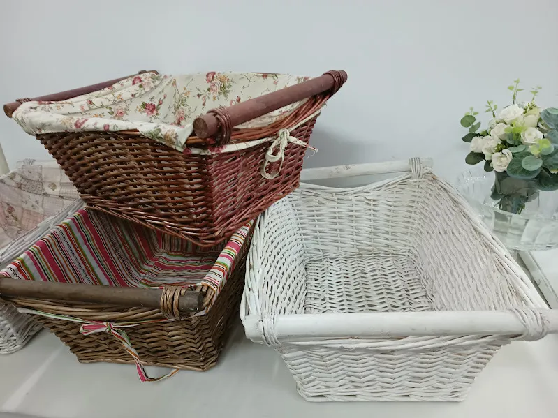 CANASTA  RECTANGULAR MIMBRE BLANCO CON ASAS