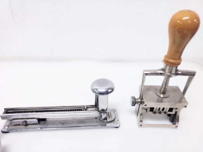 ABROCHADORA CROMADA ANTIGUA