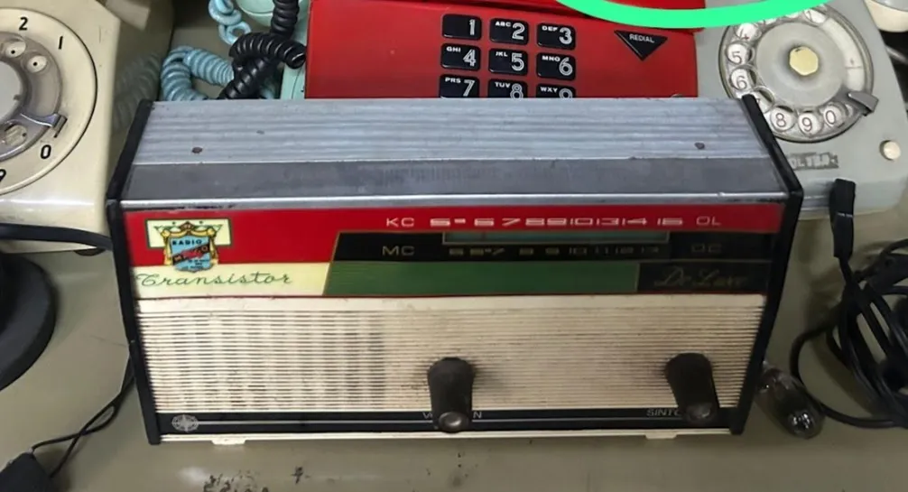 RADIO TRANSISTOR FRANJA ROJA