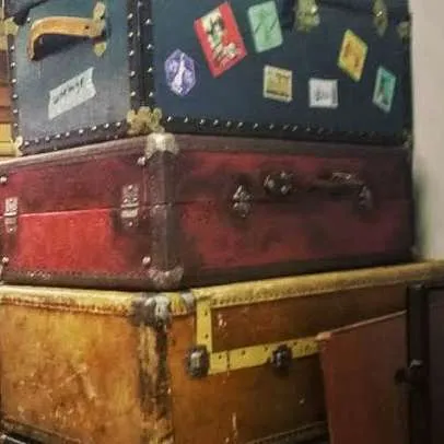 BAUL BORDÓ . Largo 0.76 Alto 0.25 Prof.0.50