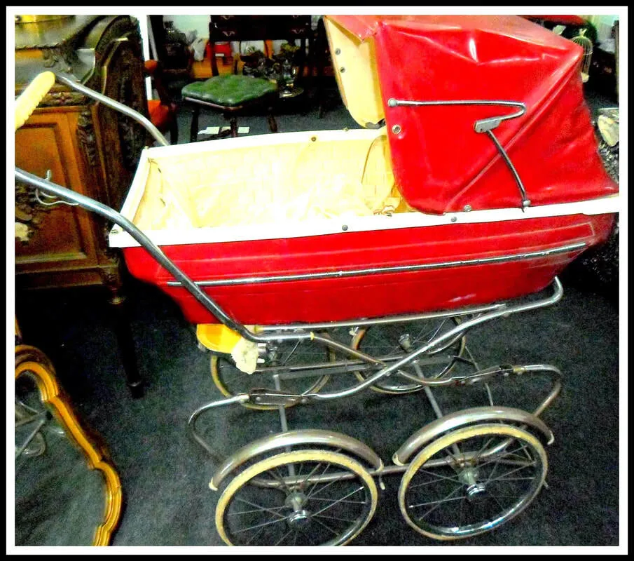 COCHECITO  BEBE  ANTIGUO  ROJO