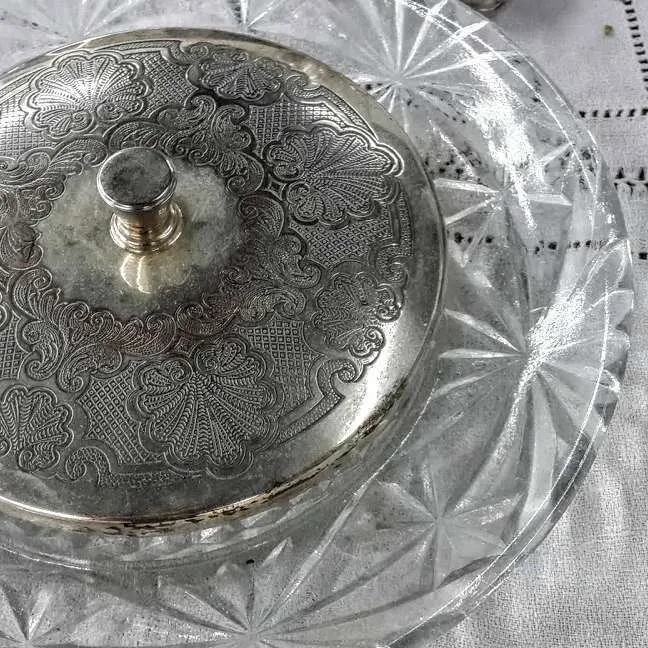 DULCERA CRISTAL Y TAPA METAL LABRADA