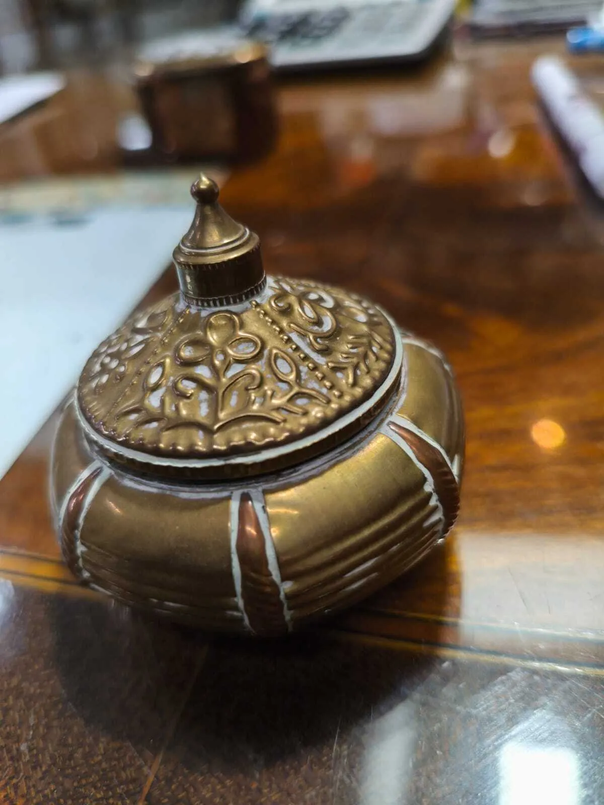 CAJA DE METAL REDONDA CON TAPA LABARADA "CMRL" 4 X 6 CM 