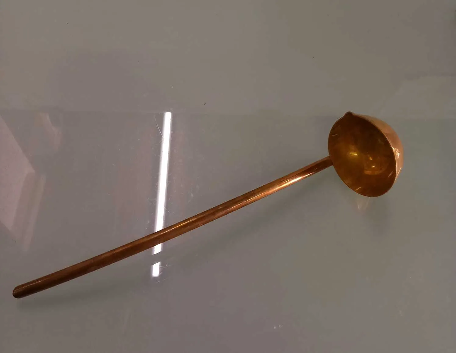 CUCHARON DE BRONCE  PARA PONCHE 28 CM  