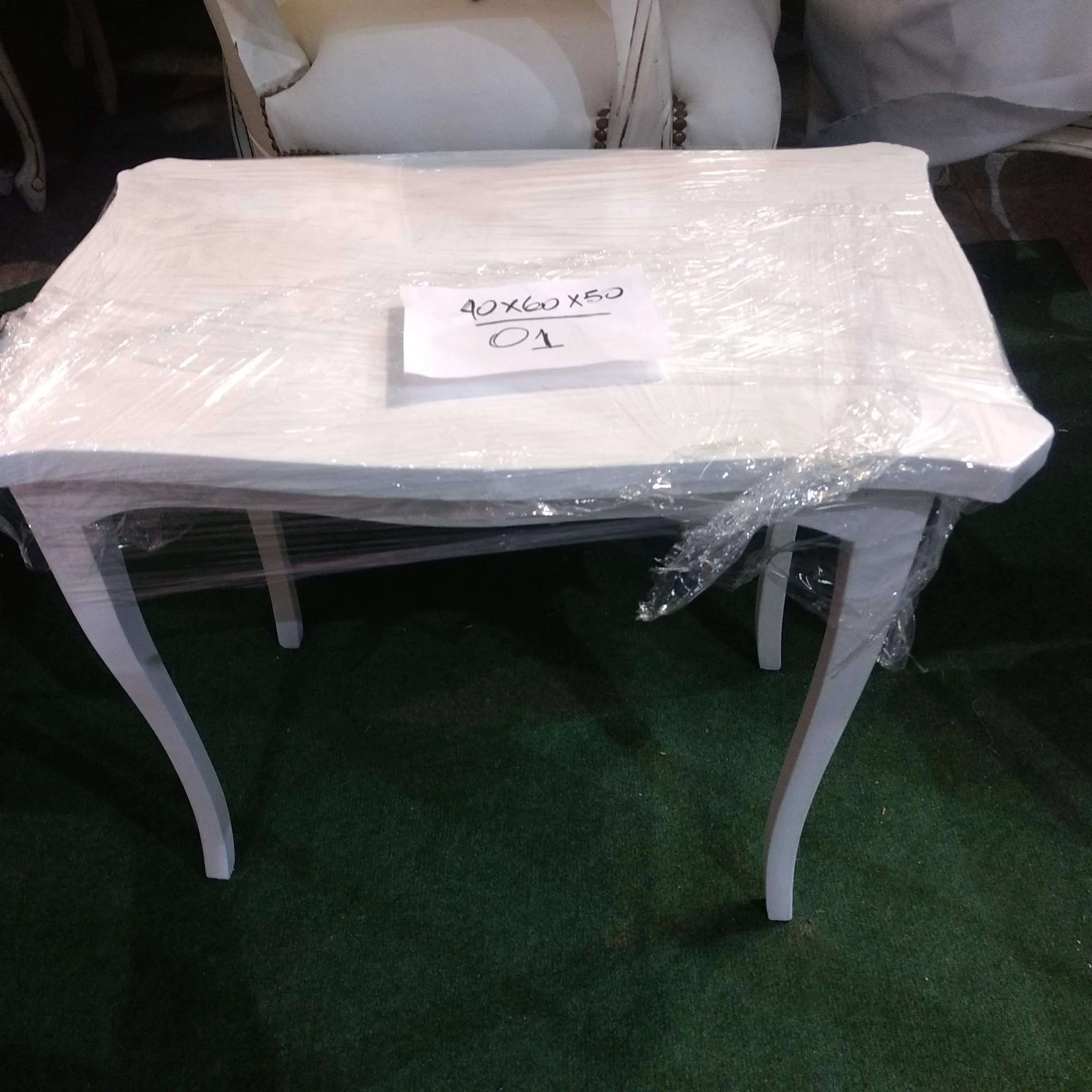 MESITA RATONA BLANCA CHICA "01" 58 X 0.37.  ALT 0,50 mt