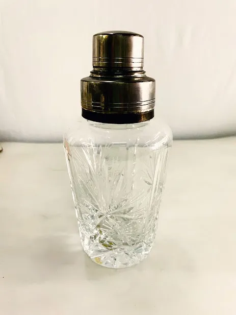 COCTELERA CRISTAL TALLADO TAPA PLATA "CCT1" 23 cm ALT.