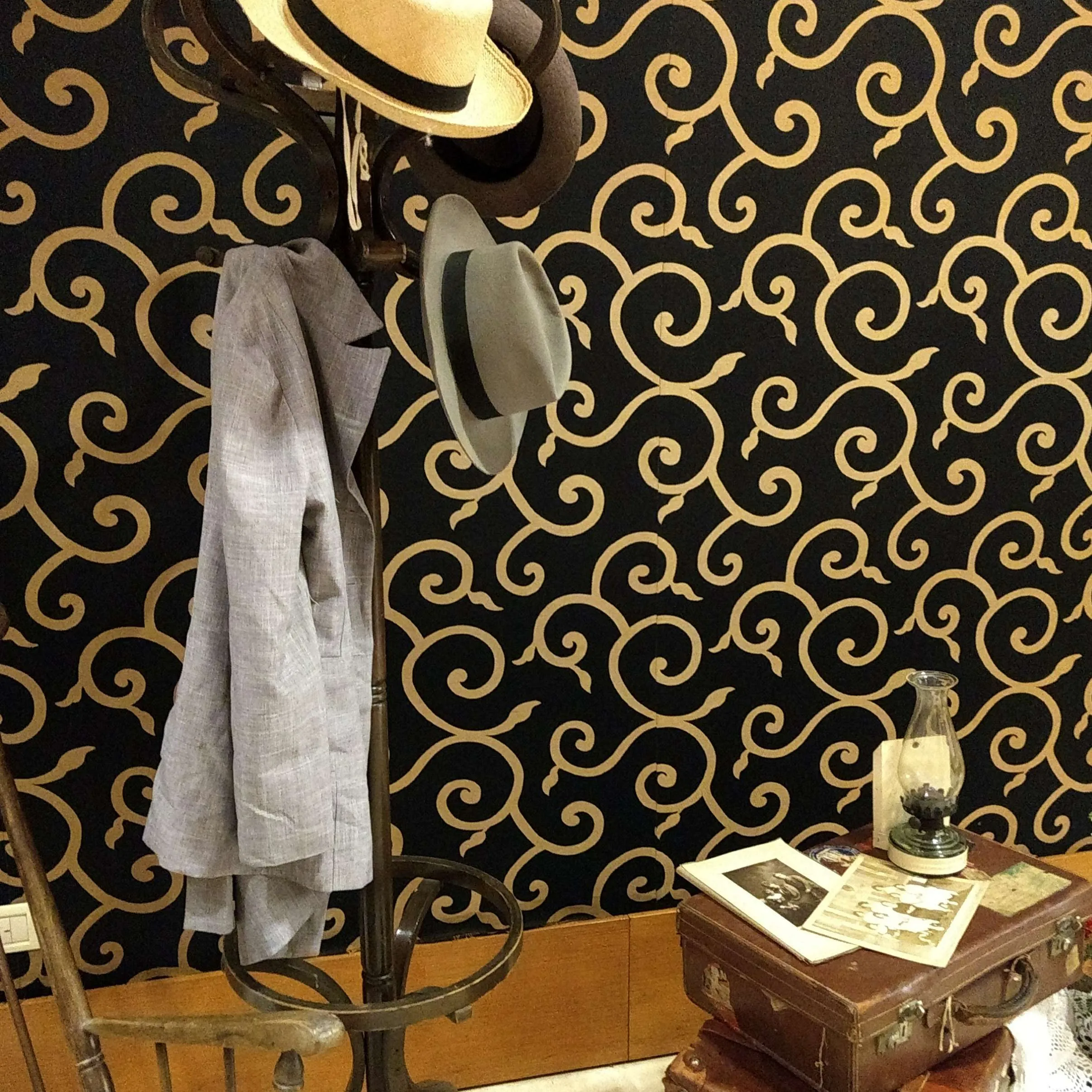 PERCHERO THONET ROBLE Oscuro