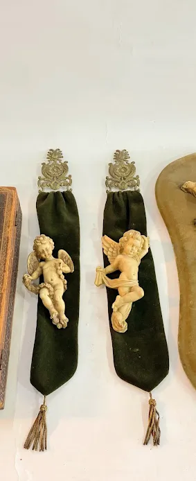 ADORNO DE ANGELES CON BASE PANA  VERDE Y BRONCE COD 8