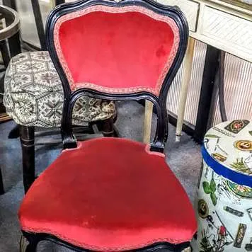 SILLA PEQUEÑA LUIS XV  PANA ROJA 