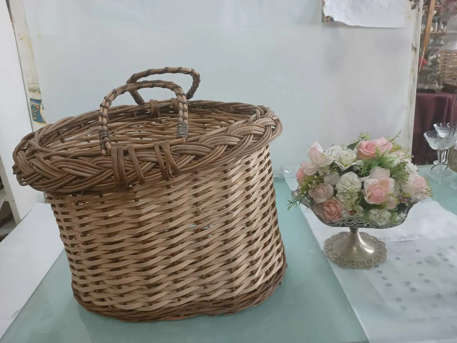 CANASTA MIMBRE  OVAL CON 2 ASAS  "CAN10" Med: 46 x 36 x 36 cm Alto  56 cm