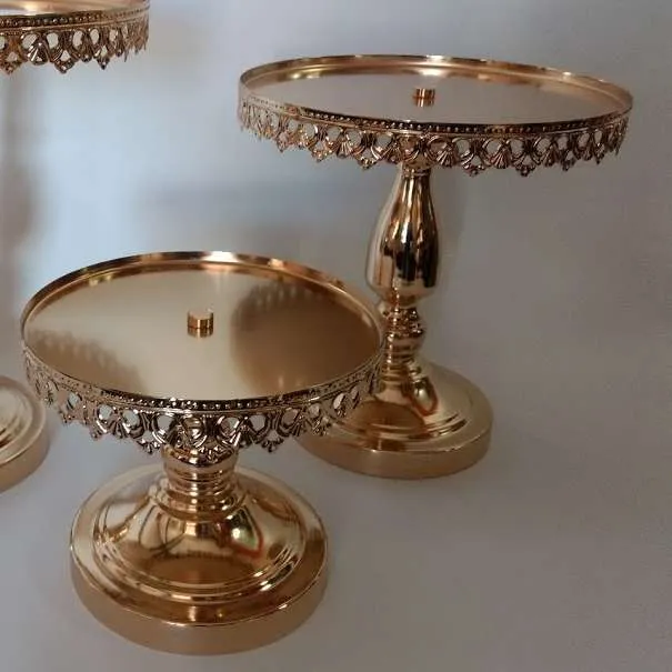 PIE DE TORTA ORO BRILLO MEDIANO Diam.25 Alt.27 (CS043)