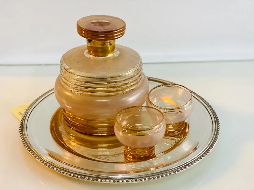JUEGO LICORERA  + 2 COPITAS CRISTAL AMBAR Y ORO 