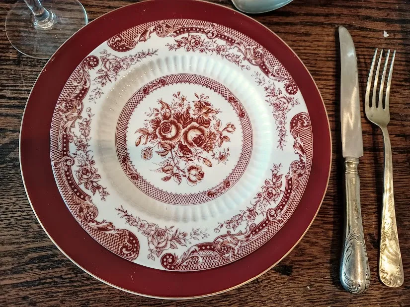 PLATO DE ENTRADA / POSTRE TSUJI "RED BOUQUETE "- 20 CM 