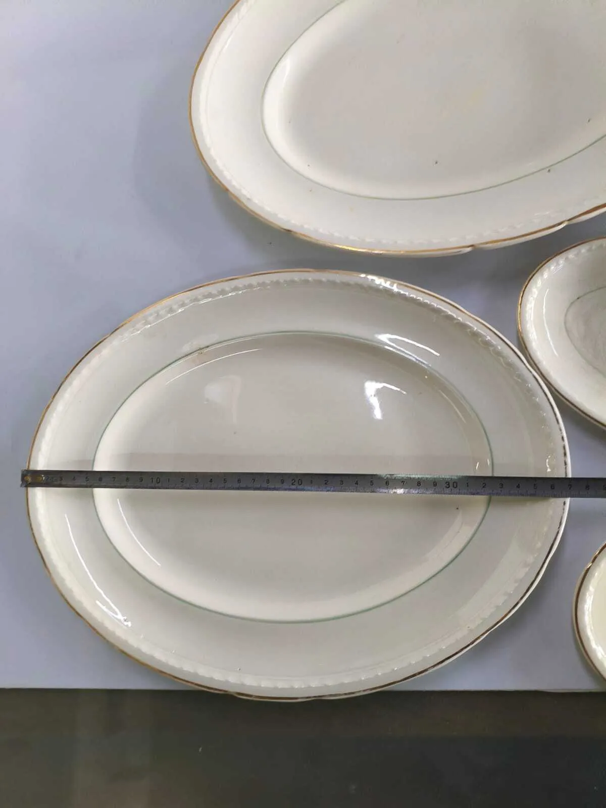 BANDEJA OVAL  INGLES LINEA VERDE "SWINNERSTONS" :Med. 37 X 29 CM 