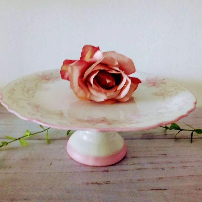 PIE DE TORTA CERÁMICA BLANCO Y ROSA -Diam 26cm , Alto 11cm (CB012)