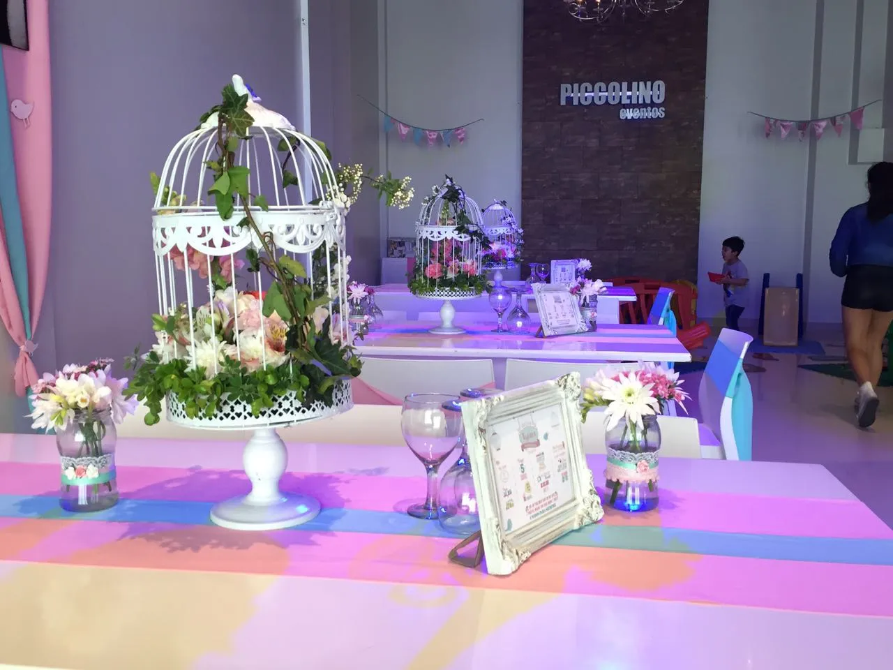 JAULA  PAJARITO CON PIE CHICA:Diam 19 cm , Alto 32 cm 