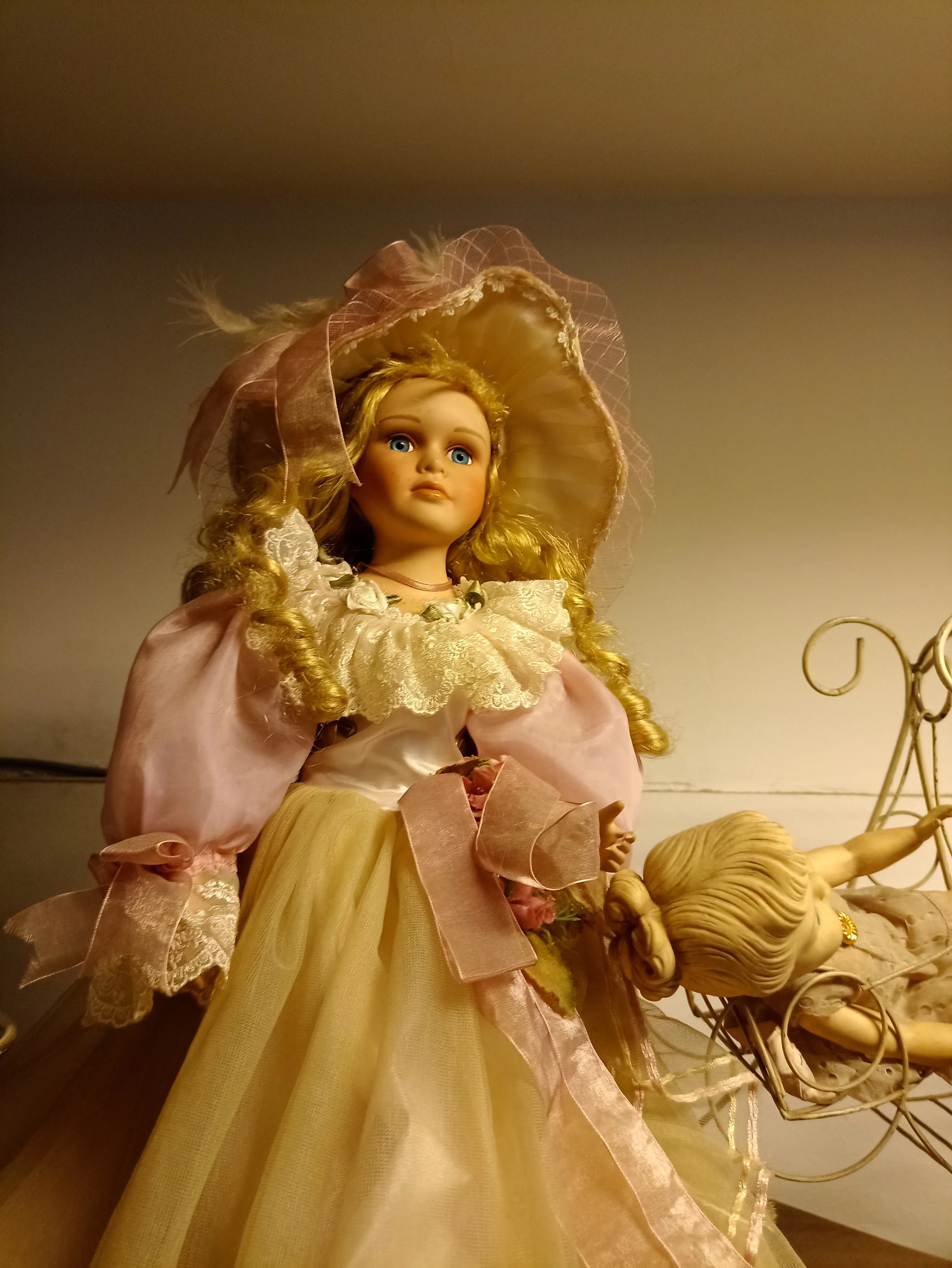 MUÑECA DE PORCELANA DAMA  ANTIGUA 