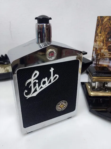 LICORERA  MUSICAL ART DECO FIAT  12 X 6 X ALT 19 CM