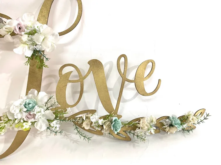 PALABRA LOVE CON FLORES 65 x35 cm 