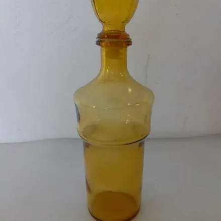 BOTELLA COLOR CARAMELO CON TAPA