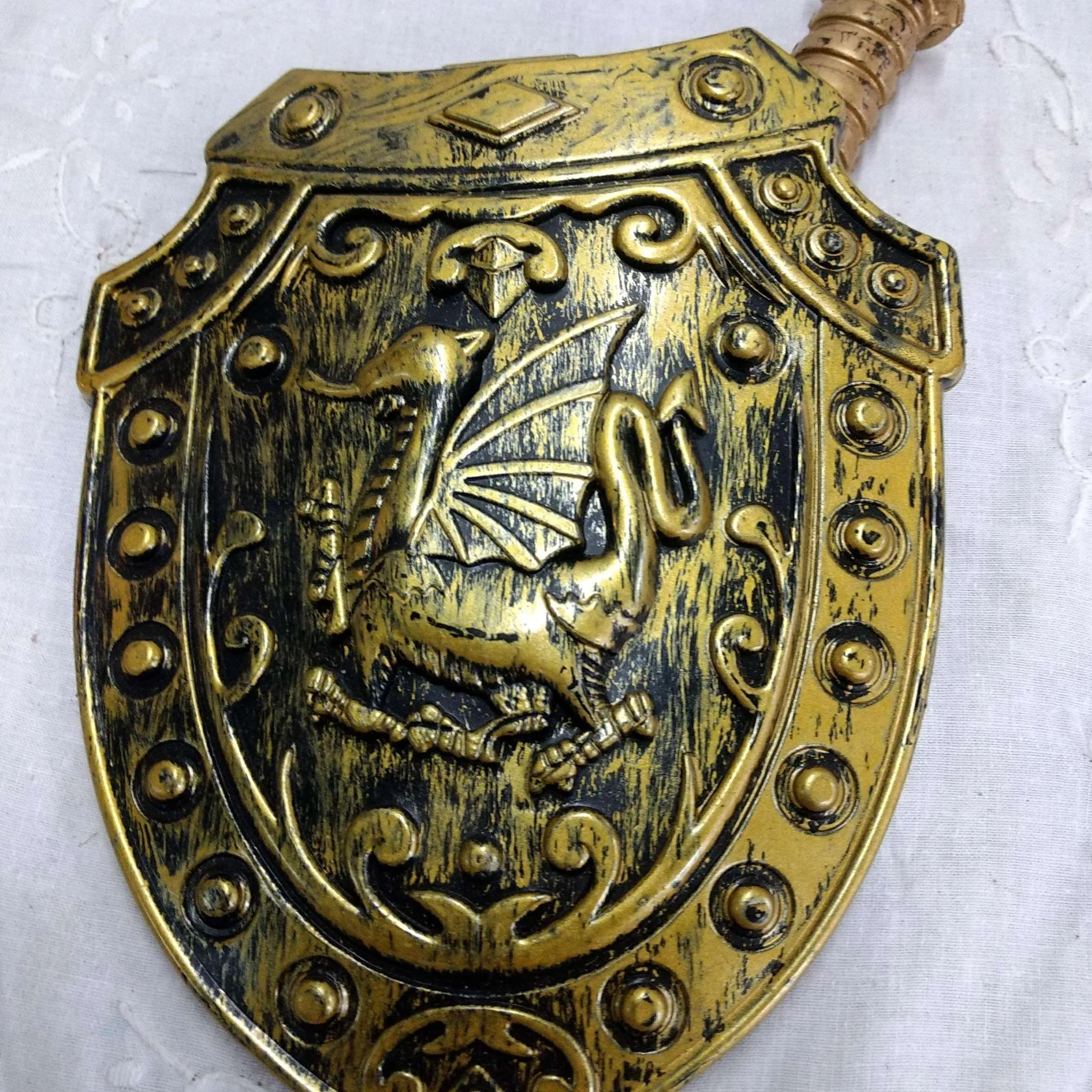 Escudo Dorado Con Dragon (EDD)