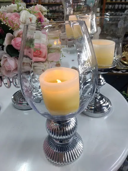 FANAL BOMBEE  base metal tulipa cristal . Diam boca 10 cm  Alt 29 cm (CP030)