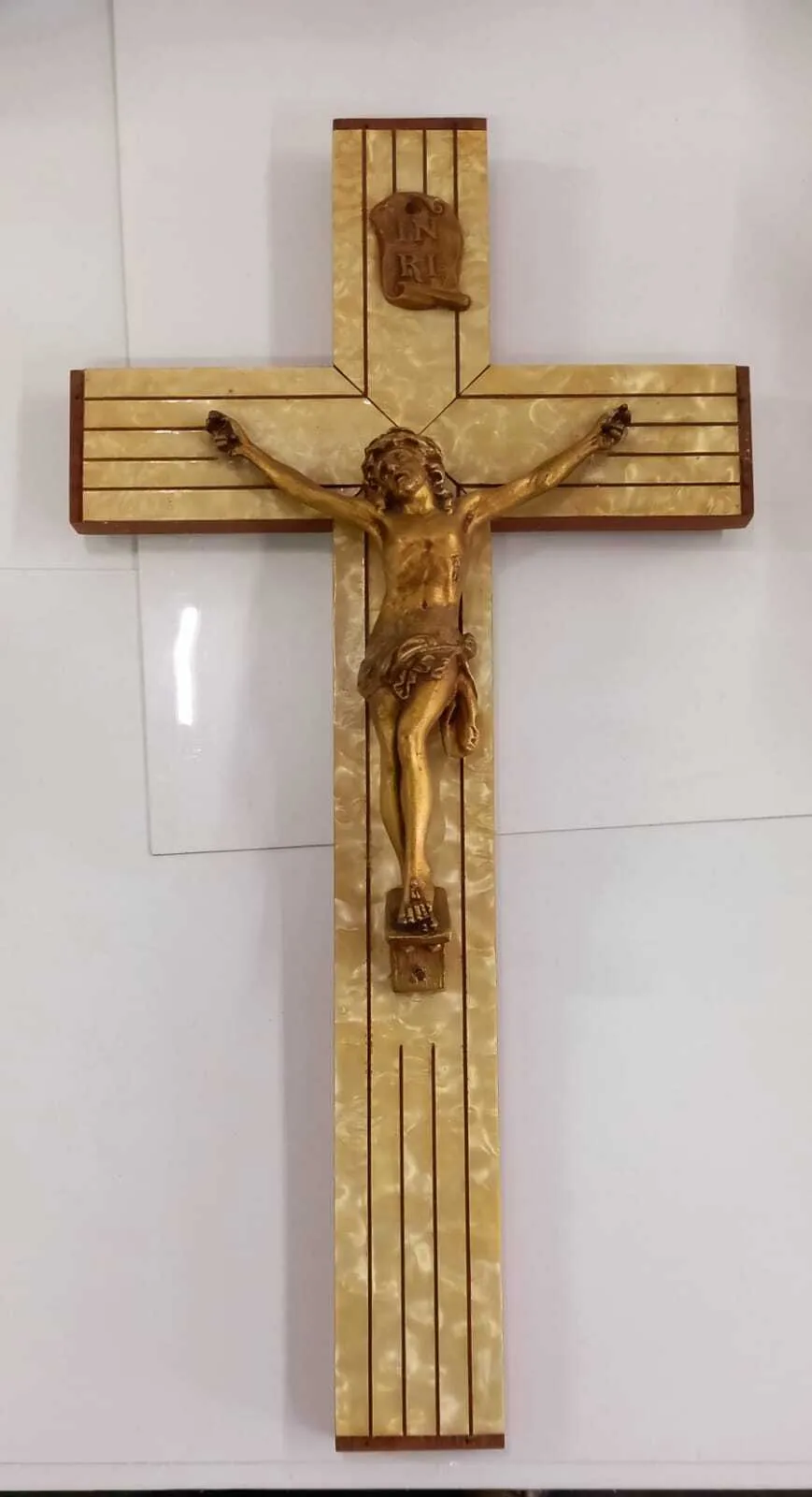 CRUZIFIJO  CON NACAR 24 X 46 CM 