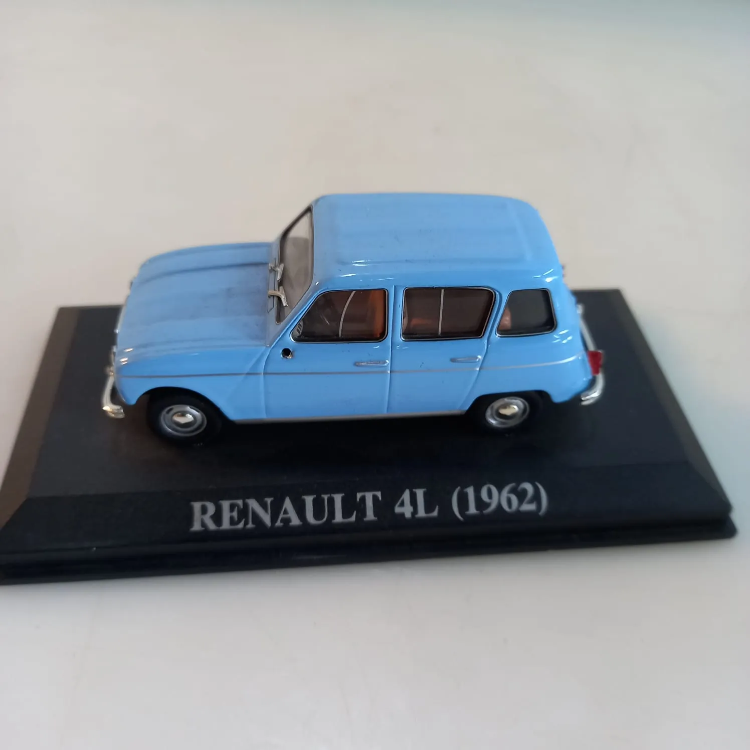AUTITO  RENAULT  4L  1962    9X 3 X 3CM 
