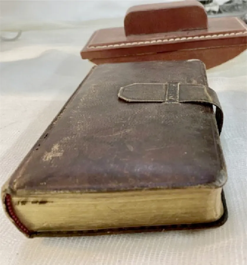 LIBRO HOJAS DORADAS “ANCORA DE SALVACIÓN” 15X9X3 CM