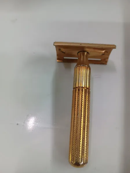 AFEITADOR  ANTIGUO DORADO 