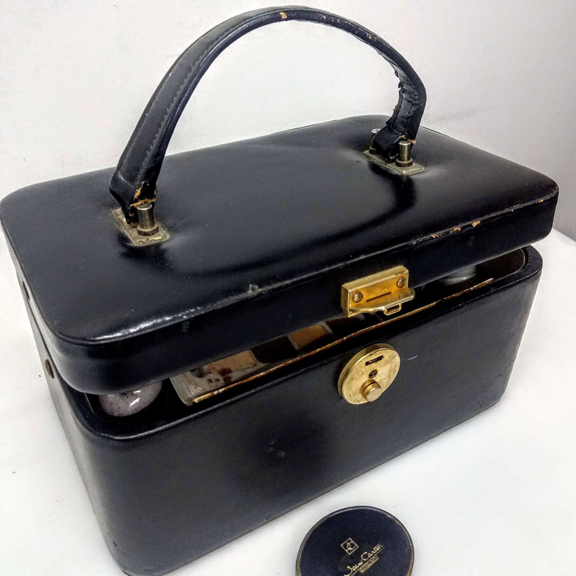 ATACHE  VINTAGE CON  ESPEJO INTERIOR CUERO NEGRO :Med Largo 30 cm, Ancho 20 cm , Alt 16 c m