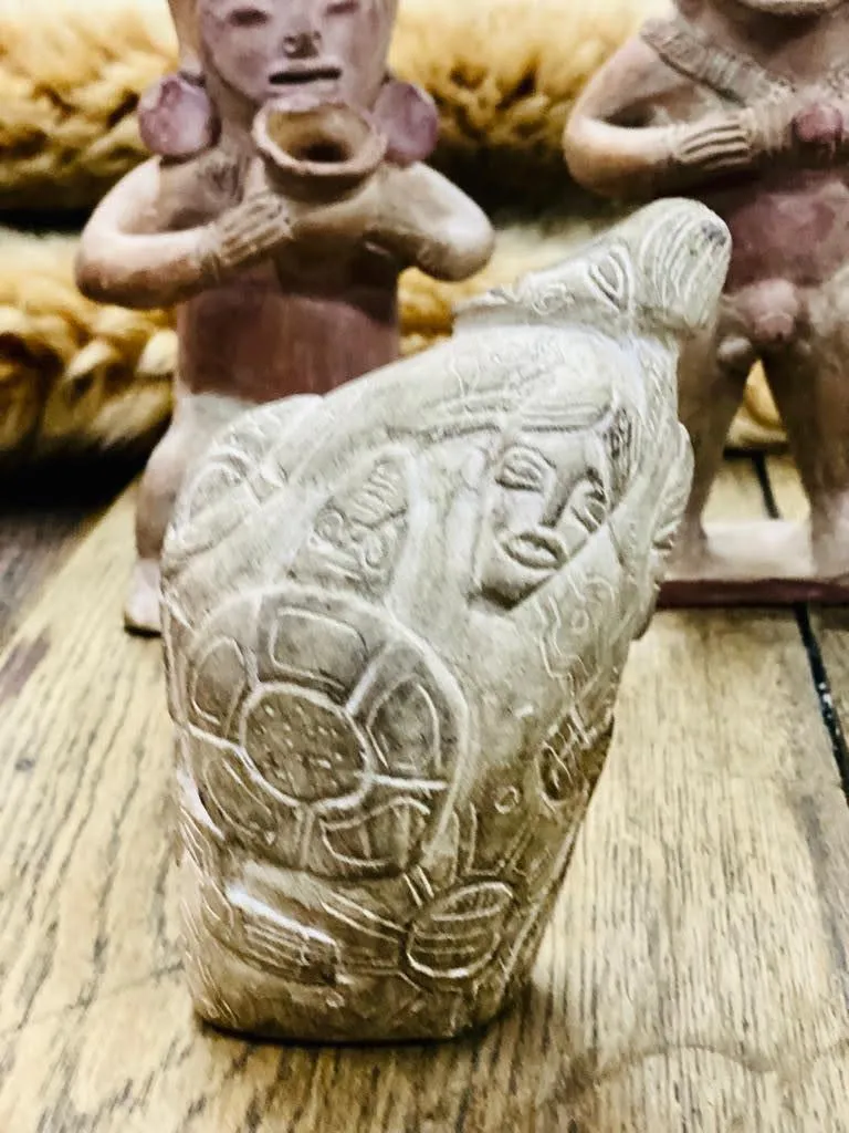 FIGURA ETNICA PIEDRA  BLANCA TALLADA CON ROSTRO 05