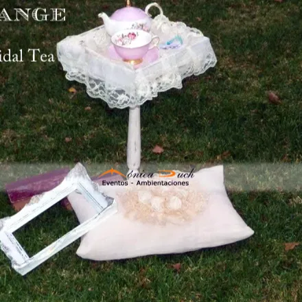 MESITA DE APOYO " De la Novia" .