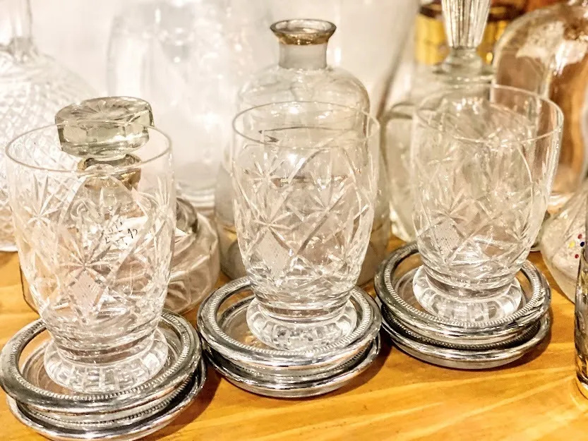 POSA VASO CRISTAL TALLADO Y BORDE PLATA  diam int 7.5 c.