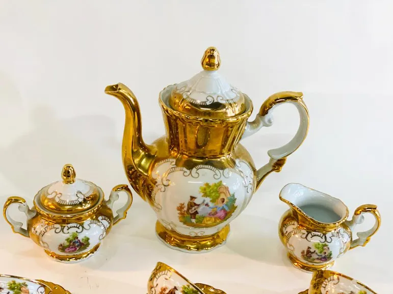 TETERA CAFETERA DORADA CON ESCENAS GALANTES  BAVARIA