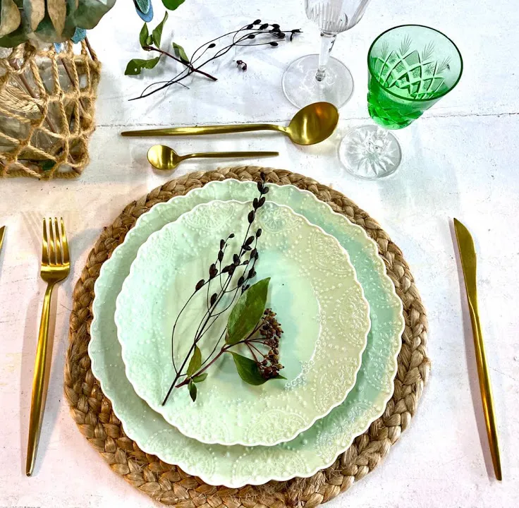 PLATO  ENTRADA PUNTILLA VERDE AQUA -Diam 20 cm