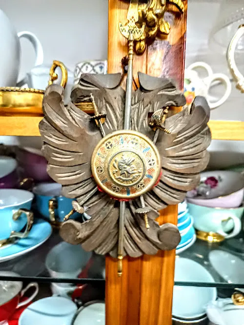 ESCUDO DE ARMAS "AGUILA "  -  14 X 25 CM