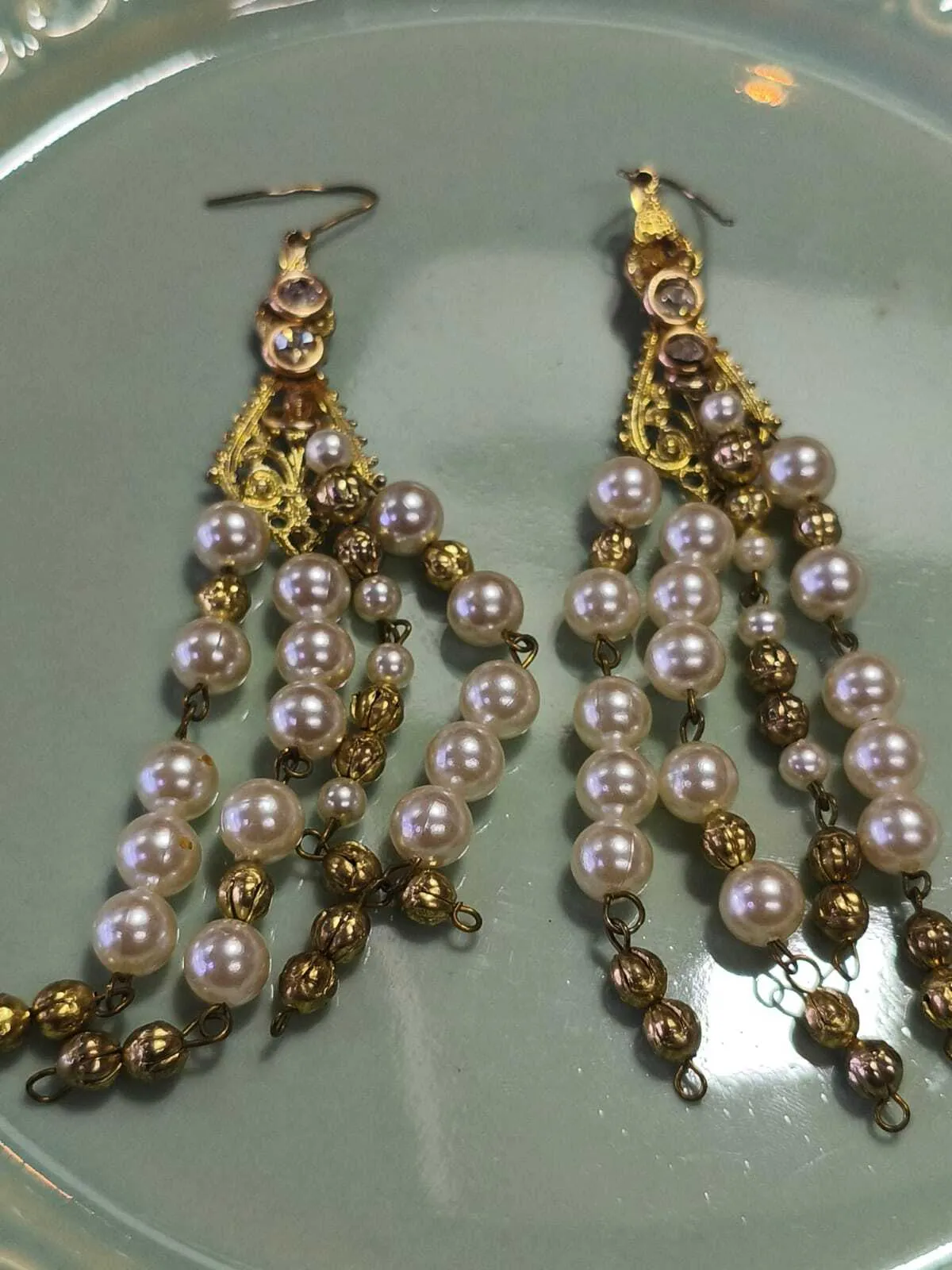 PAR DE PENDIENTES/AROS DE PERLA CON DORADO